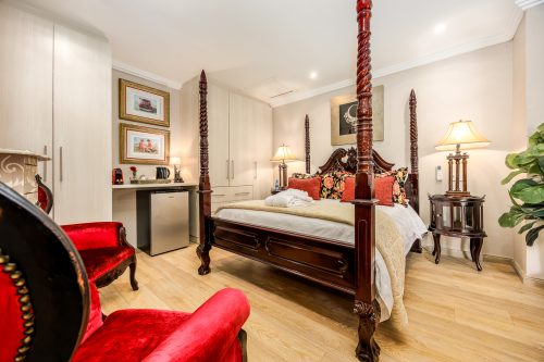 Deluxe Room at 17 on Cedar Boutique Guesthouse