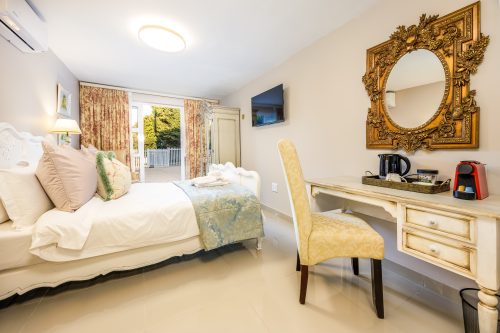 Classic Room at 17 on Cedar Boutique Guesthouse